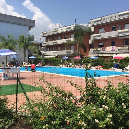 דירות פונדאצ'לו Taormina Mare Piscina Fondachello מראה חיצוני תמונה