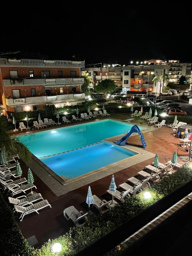 דירות פונדאצ'לו Taormina Mare Piscina Fondachello מראה חיצוני תמונה
